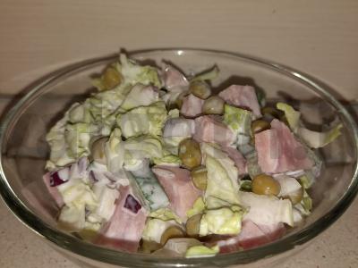 Kumpio ir žirnių salotos pagrindine nuotrauka