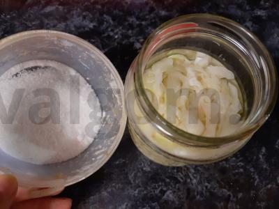 Raugintų kopūstų salotos pagal mamos receptą Žingsnis 3