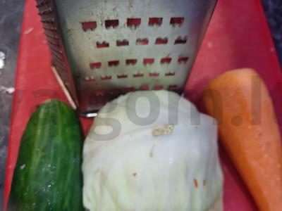 Vitaminų salotos su kopūstais ir agurkais Žingsnis 1