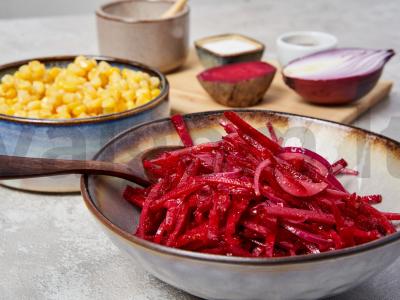 Salotos su kukurūzais ir marinuotais burokėliais Žingsnis 1