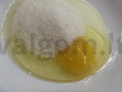 Švelnūs purūs sūrio pyragėliai Žingsnis 1