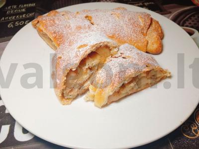 Obuolių štrudelis pagrindine nuotrauka