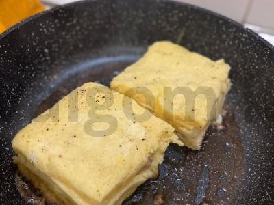 Omletas su sūriu ir kiaulienos sprandine Žingsnis 7