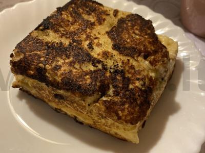 Omletas su sūriu ir kiaulienos sprandine pagrindine nuotrauka