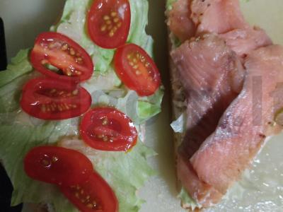 Ciabatta su lašišų ikrų padažu ir lengvai sūdyta lašiša Žingsnis 4