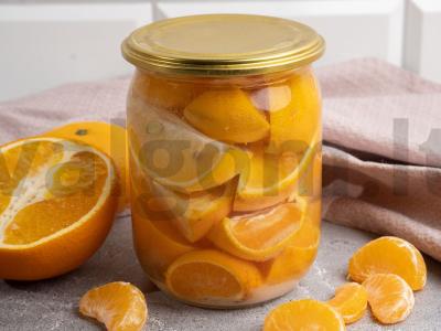 Sūdyti mandarinai pagrindine nuotrauka