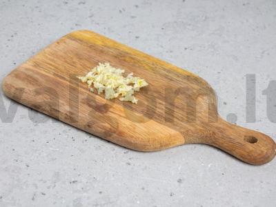 Aštrus žuvies salotų padažas Žingsnis 1