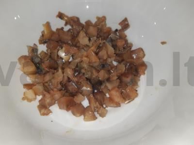 Skanios salotos su sūdyta skumbre ir žalumynais Žingsnis 2