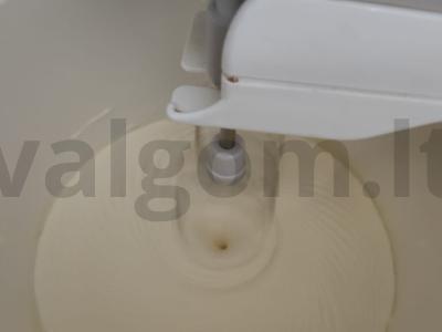Naminis pyragas su juodaisiais serbentais Žingsnis 1