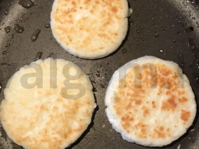 Švelnūs sūrio pyragėliai su traškia plutele Žingsnis 7
