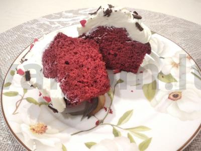 Klasikiniai "Red Velvet" keksiukai pagrindine nuotrauka
