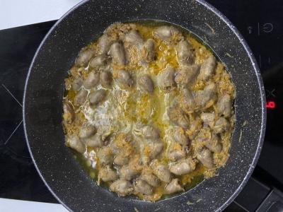 Vištienos širdelės, troškintos grietinėlėje Žingsnis 1
