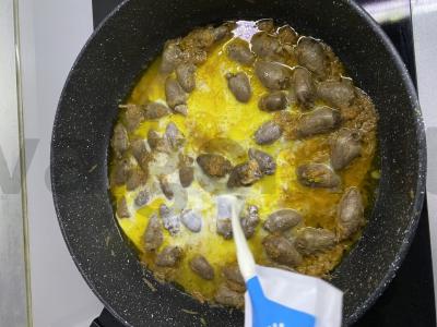 Vištienos širdelės, troškintos grietinėlėje Žingsnis 2