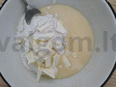 Aromatingi keksiukai su citrinos žievele ir kondensuoto pieno kremu Žingsnis 1