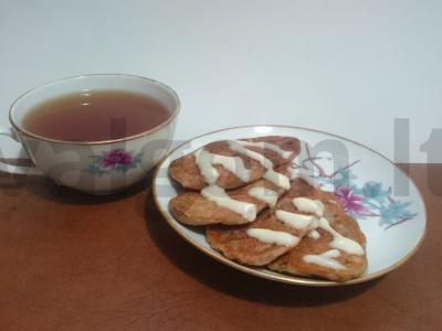 Bananų paplotėliai ant sojų pieno su kondensuotu pienu pagrindine nuotrauka