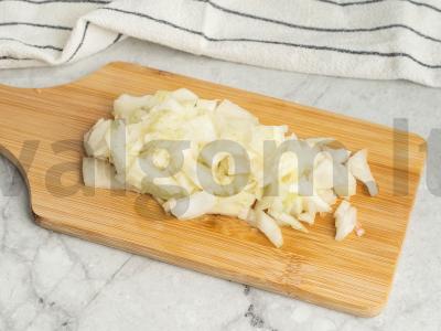 Kapustniakas su dešra ir raugintais kopūstais Žingsnis 1