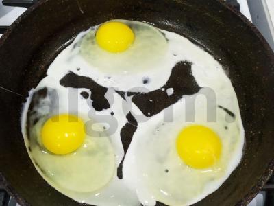 Kiaušinių blynas su pomidorais ir sūriu Žingsnis 3