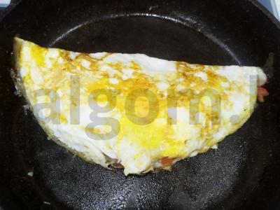 Kiaušinių blynas su pomidorais ir sūriu Žingsnis 8