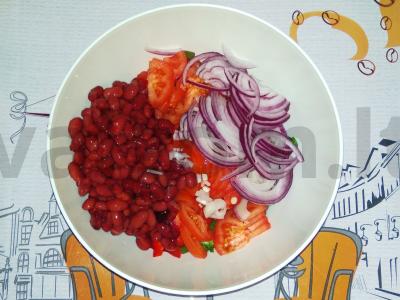 Salotos "Mano sportininkui" su kalakutiena ir raudonosiomis pupelėmis Žingsnis 4