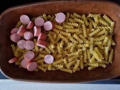 Fujilli troškinys su dešrelėmis Žingsnis 1