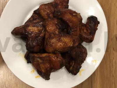 Vištienos sparneliai orkaitėje pagrindine nuotrauka