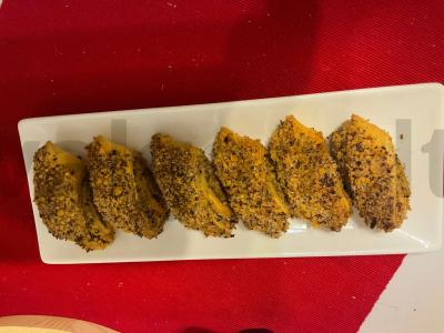 Sausainiai su riešutais pagrindine nuotrauka