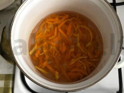 Karamelinės cukruotos apelsinų žievelės Žingsnis 4
