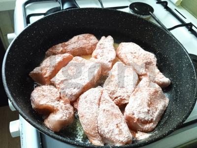 Aštri vištiena grietinėlės padaže Žingsnis 2