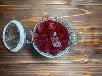 Aštrūs marinuoti burokėliai pagrindine nuotrauka