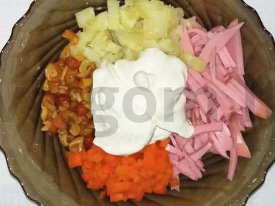 Greitos dešrelių salotos su marinuotomis opiatais Žingsnis 1