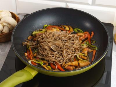 Soba su rūkyta krūtinine, grybais ir unagi padažu Žingsnis 3
