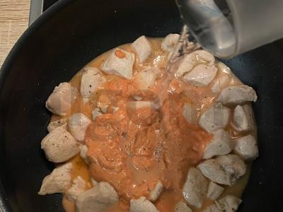 Vištienos krūtinėlė grietinės padaže su rūkyta paprika Žingsnis 3
