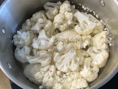 Žiedinių kopūstų, sezamų ir dešrelių troškinys Žingsnis 4