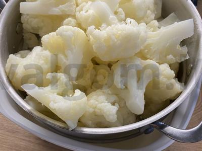 Žiedinių kopūstų, sezamų ir dešrelių troškinys Žingsnis 5