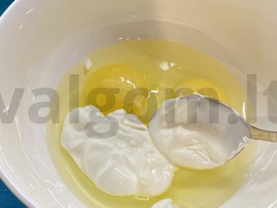 Žiedinių kopūstų, sezamų ir dešrelių troškinys Žingsnis 10