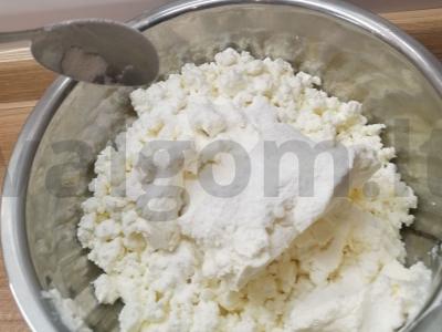 Minkšti varškės sūreliai be cukraus Žingsnis 1