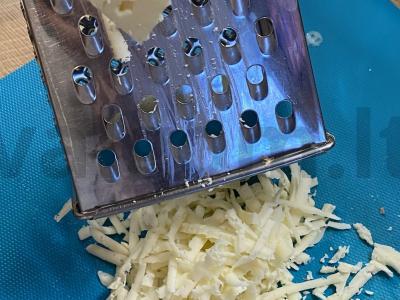 Žiedinių kopūstų, sezamų ir dešrelių troškinys Žingsnis 13