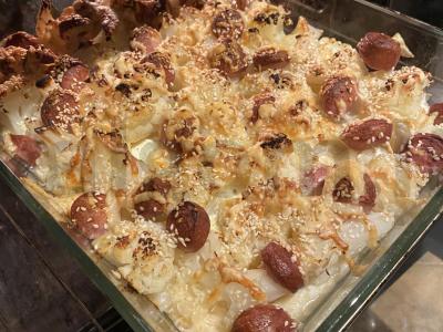 Žiedinių kopūstų, sezamų ir dešrelių troškinys pagrindine nuotrauka