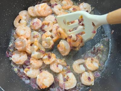 Spagečiai su krevetėmis ir špinatais Žingsnis 1