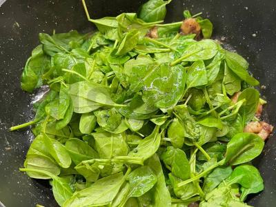 Spagečiai su krevetėmis ir špinatais Žingsnis 2