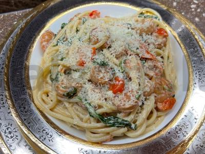 Spagečiai su krevetėmis ir špinatais pagrindine nuotrauka