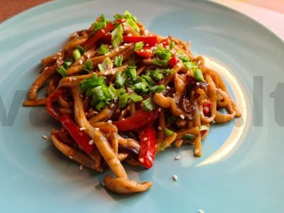 Udon su kalmarais pagrindine nuotrauka