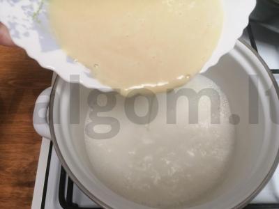 Sluoksniuotos tešlos pyragas "Kaip Napoleonas" Žingsnis 6
