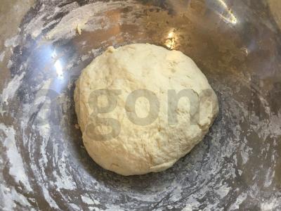 Štrudeliai su raugintais kopūstais multicooker keptuvėje Žingsnis 2