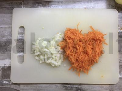 Štrudeliai su raugintais kopūstais multicooker keptuvėje Žingsnis 4