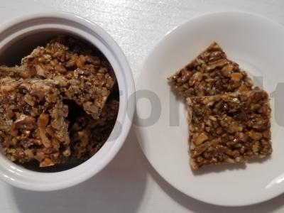 Naminės graikinių riešutų grotelės pagrindine nuotrauka