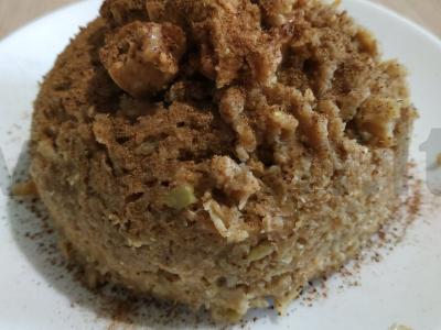 Obuolių keksas mikrobangų krosnelėje pagrindine nuotrauka