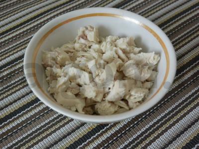 Sluoksniuotos salotos su vištienos krūtinėle Žingsnis 1