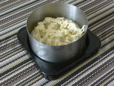 Sluoksniuotos salotos su vištienos krūtinėle Žingsnis 4