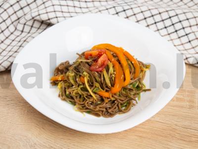 Soba su šviežiomis daržovėmis pagrindine nuotrauka